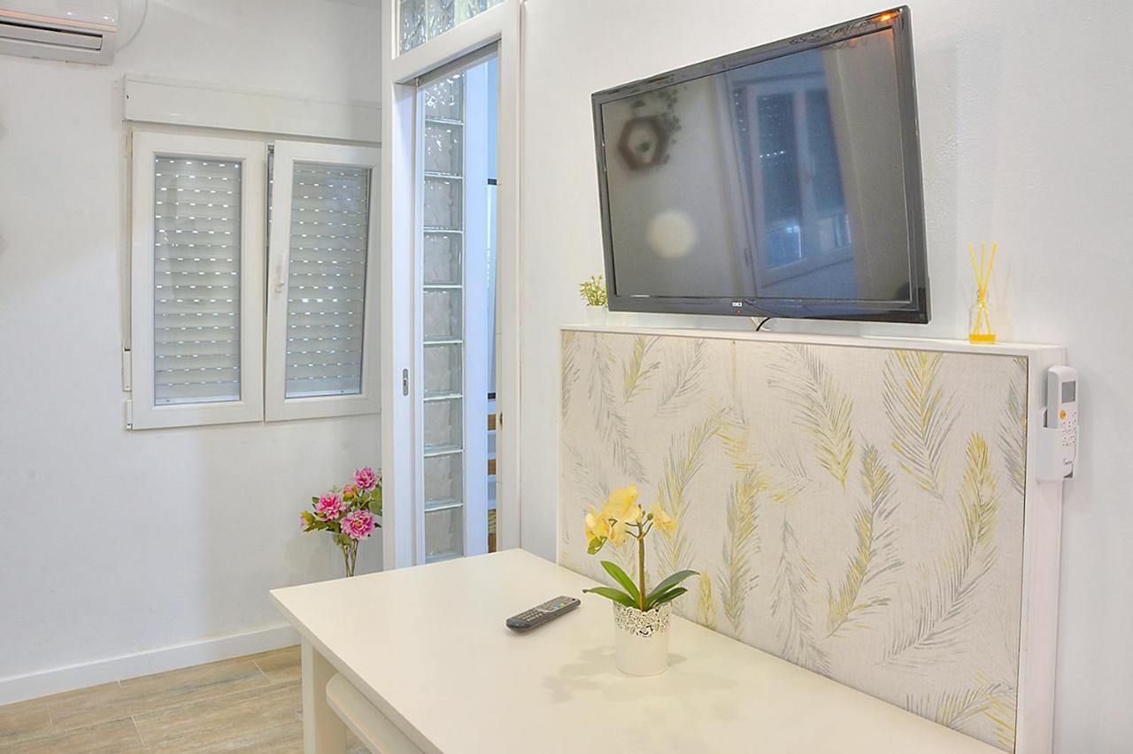 Family Apartment In Triana セビリア エクステリア 写真